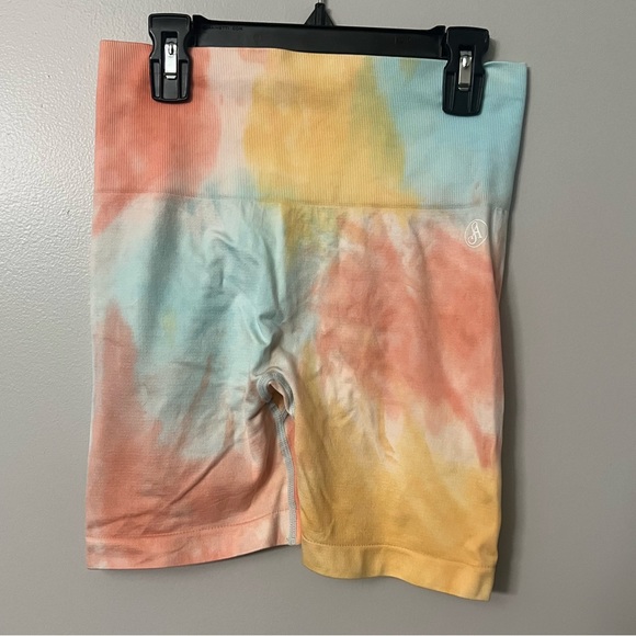 Allure scrunch workout shorts. Size medium. - Picture 3 of 3